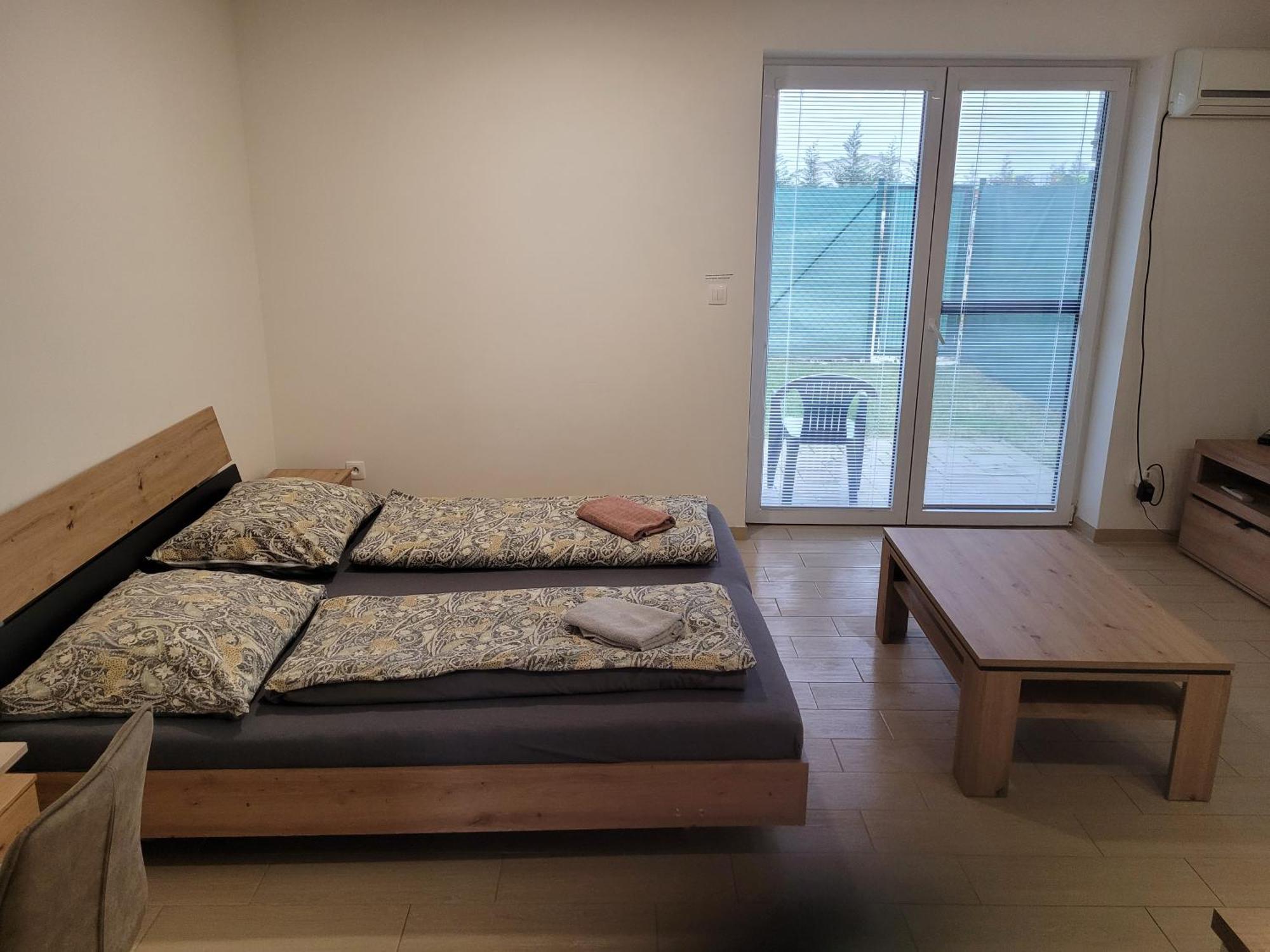 Apartman Neva กาลันตา ภายนอก รูปภาพ